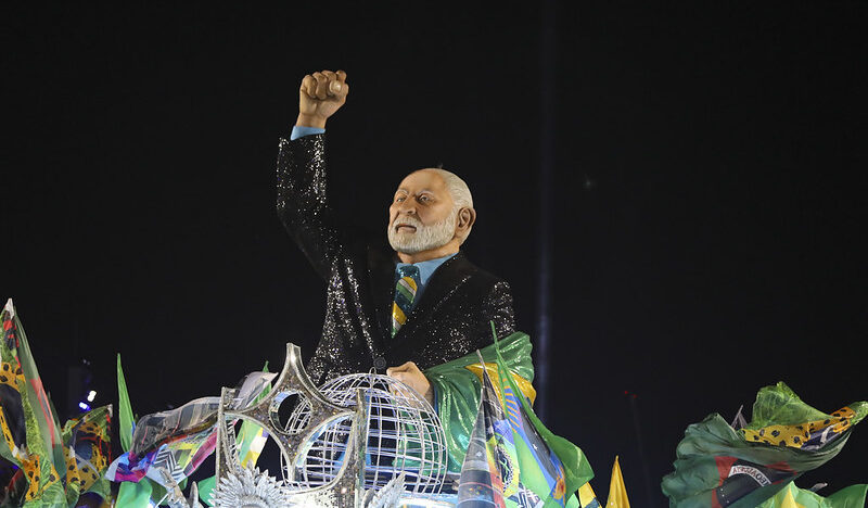 Oposição anuncia ao menos 12 ações após desfile sobre Lula no Carnaval