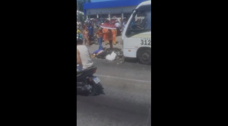 Motociclista morre em engavetamento com carro e microônibus na Zona Norte de Natal