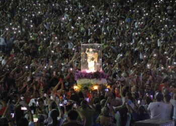 Vigília de São Miguel Arcanjo reúne milhares de fiéis no anfiteatro da UFRN