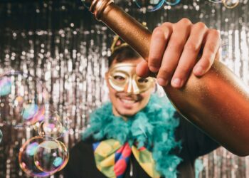 No Carnaval, ressaca também é sinal do corpo: saiba quando ela vira problema de saúde