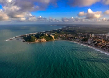 A economia do turismo avança no RN — e expõe a fragilidade estrutural do litoral