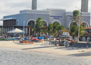 Após acordo de regularização, quiosqueiros são autorizados a voltar à Redinha