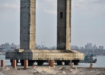 Obra de construção das defensas da Ponte Newton Navarro segue sem data para início
