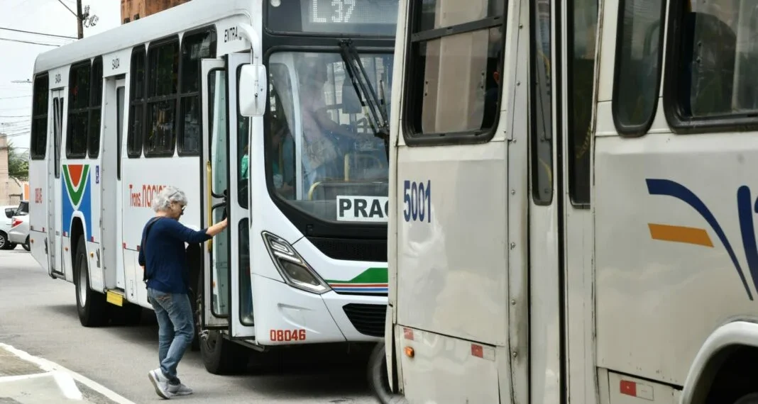 Natal terá transporte público gratuito aos domingos, anuncia prefeito Paulinho Freire