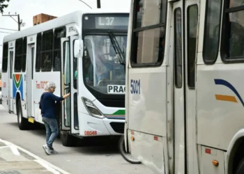 Natal terá transporte público gratuito aos domingos, anuncia prefeito Paulinho Freire