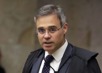 Mendonça acata recurso e ordena que Alcolumbre prorrogue CPMI do INSS