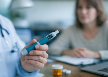 Popularização das canetas de GLP-1 amplia acesso, mas também uso inadequado