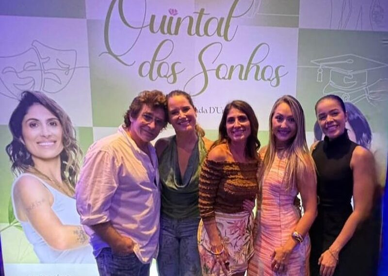 Psicólogo e escritor Alexander Bez prestigia o espetáculo Quintal dos Sonhos em Santos, no litoral de São Paulo