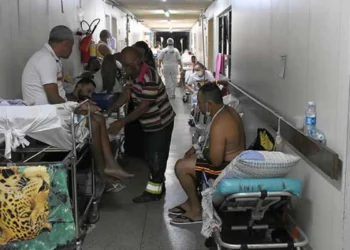 Sistema de saúde opera sob pressão contínua e substitui planejamento por urgência