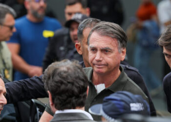 Bolsonaro segue na UTI sem previsão de alta após diagnóstico de broncopneumonia