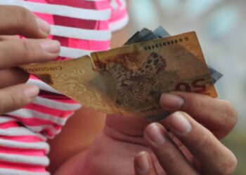 Abono salarial PIS/Pasep 2026 libera pagamento para nascidos em fevereiro nesta segunda