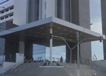 Limite a supersalários poderia gerar economia de R$ 186,4 bilhões em dez anos, aponta estudo