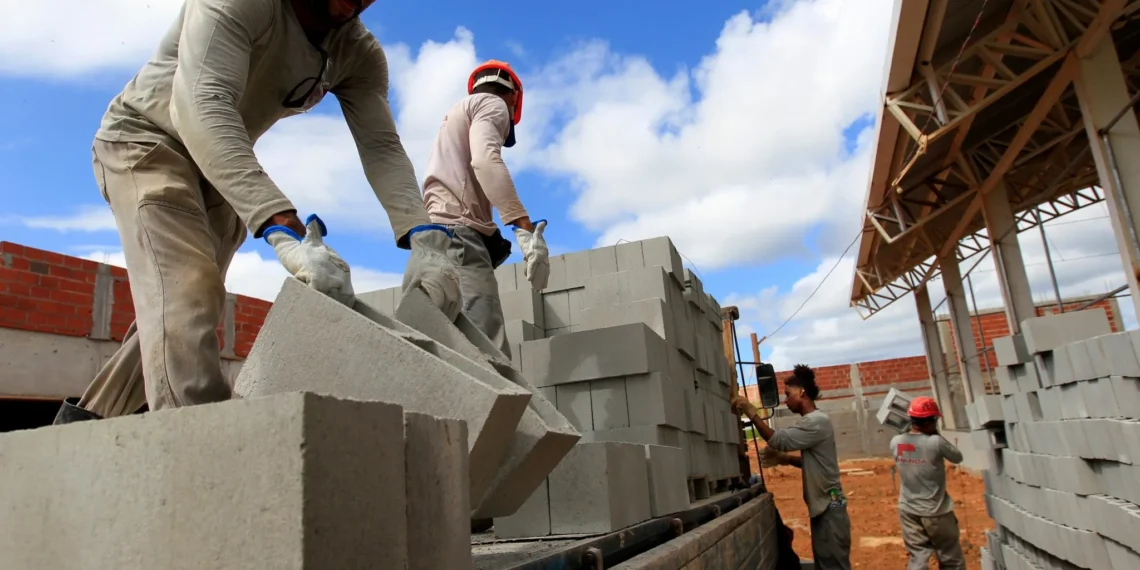 Falta de mão de obra leva construção civil a abrir cursos gratuitos em Natal