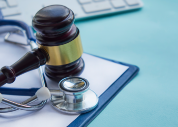 Judicialização da saúde no RN transforma juiz em gestor do SUS — e distorce o orçamento público