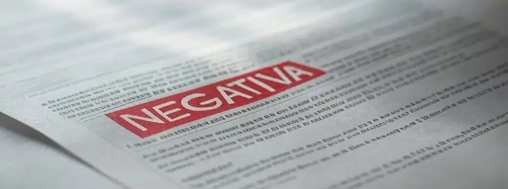 Planos de saúde e o modelo que lucra na negativa