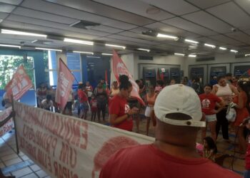 Movimentos ocupam Caixa na Ribeira por respostas sobre Minha Casa, Minha Vida