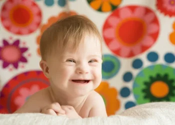 Direitos garantidos, acesso negado: famílias de pessoas com Down enfrentam barreiras