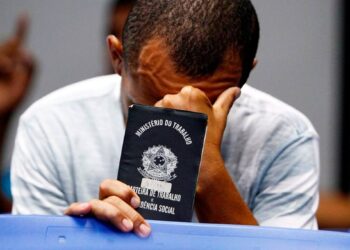 Desemprego sobe e expõe dependência de contratos temporários no Brasil