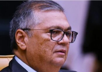 Viana quer ouvir Dino na CPMI do INSS sobre decisão a favor de Lulinha