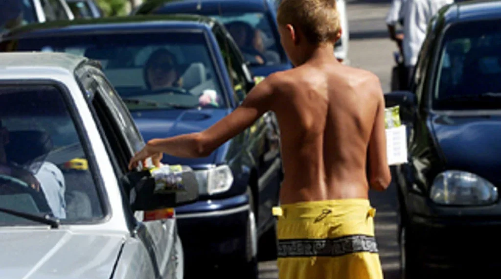 Evasão escolar no ensino médio avança no RN e acompanha entrada precoce no trabalho informal