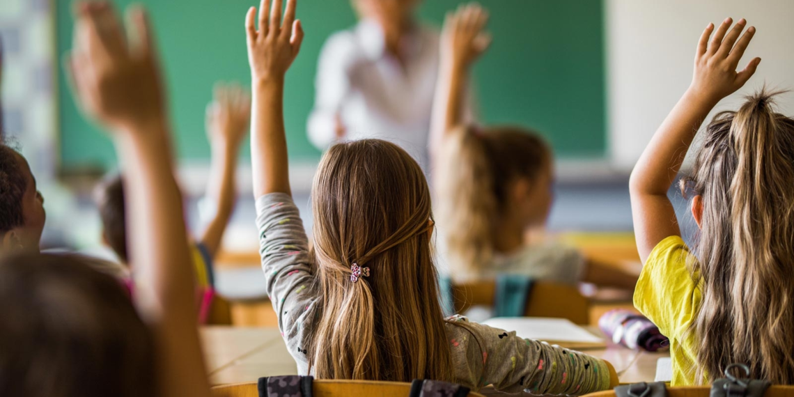 Inflação sob controle, escola mais cara