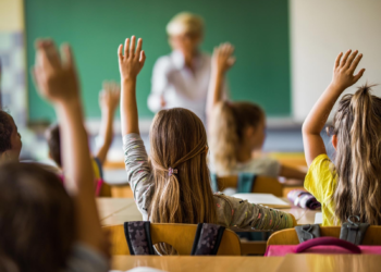 Inflação sob controle, escola mais cara