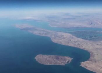 Ormuz será completamente fechado se EUA atacarem bases de energia, diz Irã