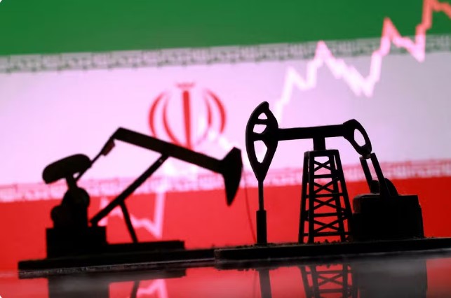 Petróleo despenca e bolsas passam a subir após anúncio de Trump, que pausará ataques ao Irã