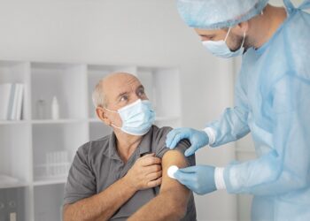 Vacina da gripe reduz risco de AVC e muda impacto da imunização no sistema de saúde