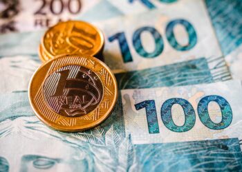 Abono salarial começa a ser pago hoje para nascidos em março e abril