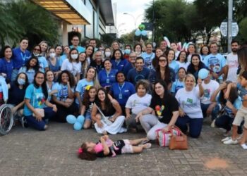 Caminhada do autismo reúne famílias em Natal e reforça demanda por ampliação de atendimento no RN