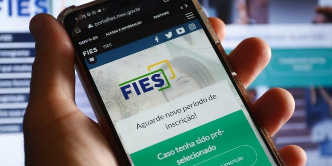 Fies convoca estudantes da lista de espera e dá 3 dias para garantir vaga