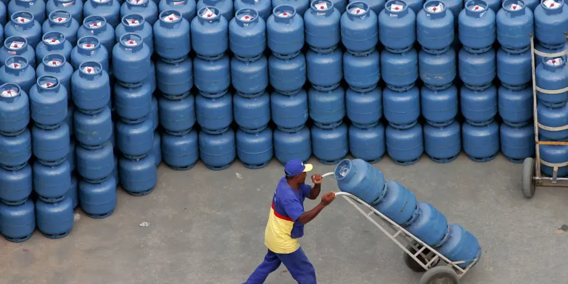 Governo libera R$ 330 milhões para segurar preço do gás de cozinha