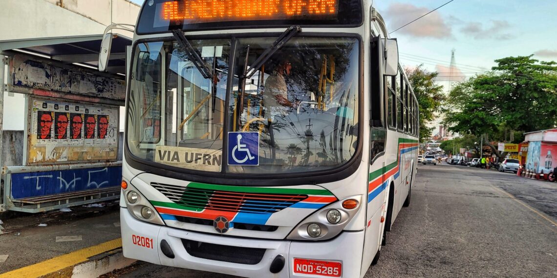 Ataques a ônibus causam suspensão de aulas na UFRN
