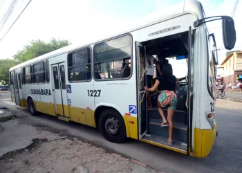 Natal libera ônibus gratuitos aos domingos, mas condiciona acesso ao uso de cartão