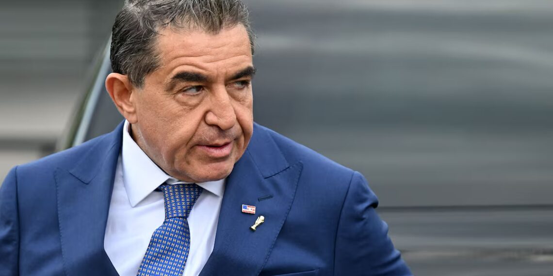 Conselheiro de Trump chama brasileiras de “raça maldita” e diz que são “programadas para confusão”