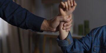 70% das agressões contra mulheres ocorrem dentro de casa no Brasil