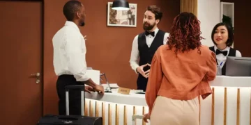 Governo torna check-in digital obrigatório e força hotéis a se adaptar em todo o país