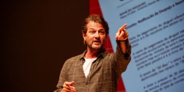 Marcelo Serrado apresenta a comédia “Terapia”, no Teatro Alberto Maranhão