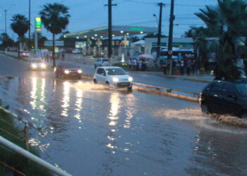 Chuvas deixam vias intransitáveis em Natal e expõem falha recorrente na drenagem