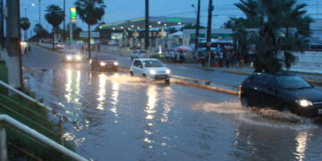 Chuvas deixam vias intransitáveis em Natal e expõem falha recorrente na drenagem