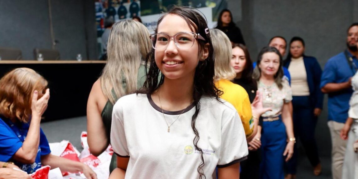 Mais de 120 estudantes da rede municipal recebem óculos gratuitos em Parnamirim