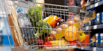 Alta de 5,99% na cesta básica expõe sistema em que renda encolhe mais rápido que o consumo no RN