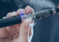 Indústria do tabaco pressiona por legalização do vape enquanto uso entre jovens quase dobra no Brasil