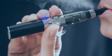 Indústria do tabaco pressiona por legalização do vape enquanto uso entre jovens quase dobra no Brasil