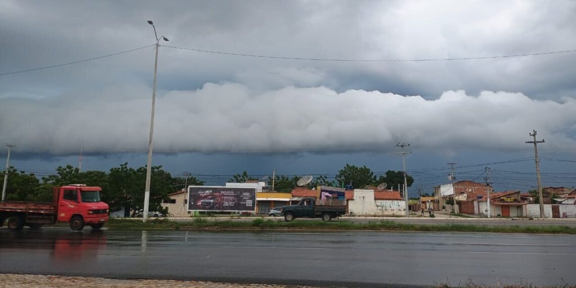 Nuvem rolo chama atenção de moradores em Mossoró; Meteorologista explica