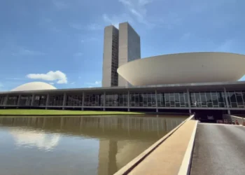 Janela partidária termina nesta sexta com mais de 70 deputados trocando de sigla