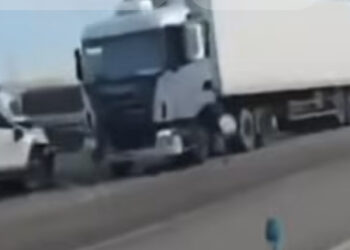 VÍDEO: Motorista sofre acidente após surto em posto de combustível no interior do RN