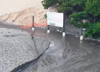 Morro do Careca sofre erosão severa após chuvas e “rios” se formam na areia de Ponta Negra