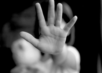 Quatro crianças são resgatadas após serem encontradas abandonadas em casa na zona Norte de Natal